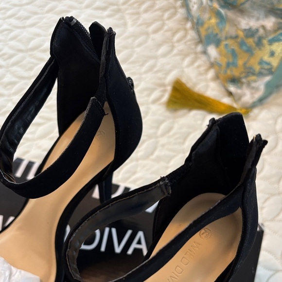 Wild Diva Elsie Black Nubuck Strappy Platform Heels size 7.5 NIB Never Worn - Picture 5 of 8